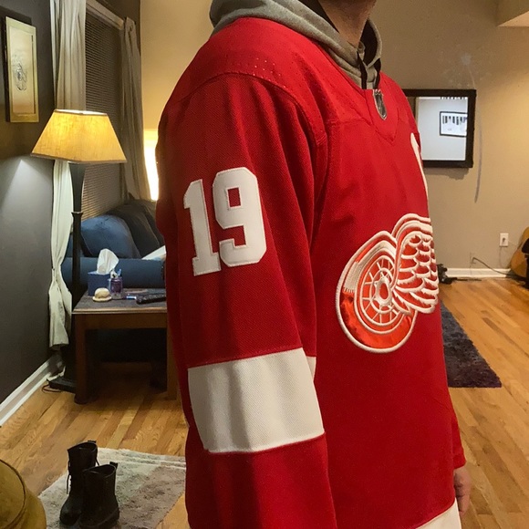 Steve Yzerman Vintage Detroit Red Wings NHL Jersey - Picture 3 of 6